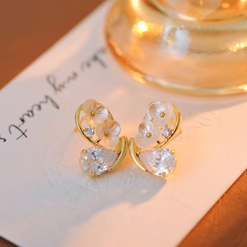 Retro Butterfly Pearl Stud Earrings - Vintage Style
