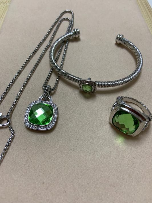 DY green stone set